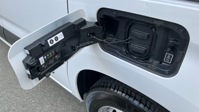 Peugeot Partner E-Standard 800 100kW 50kWh Professional Premium + Van Auto